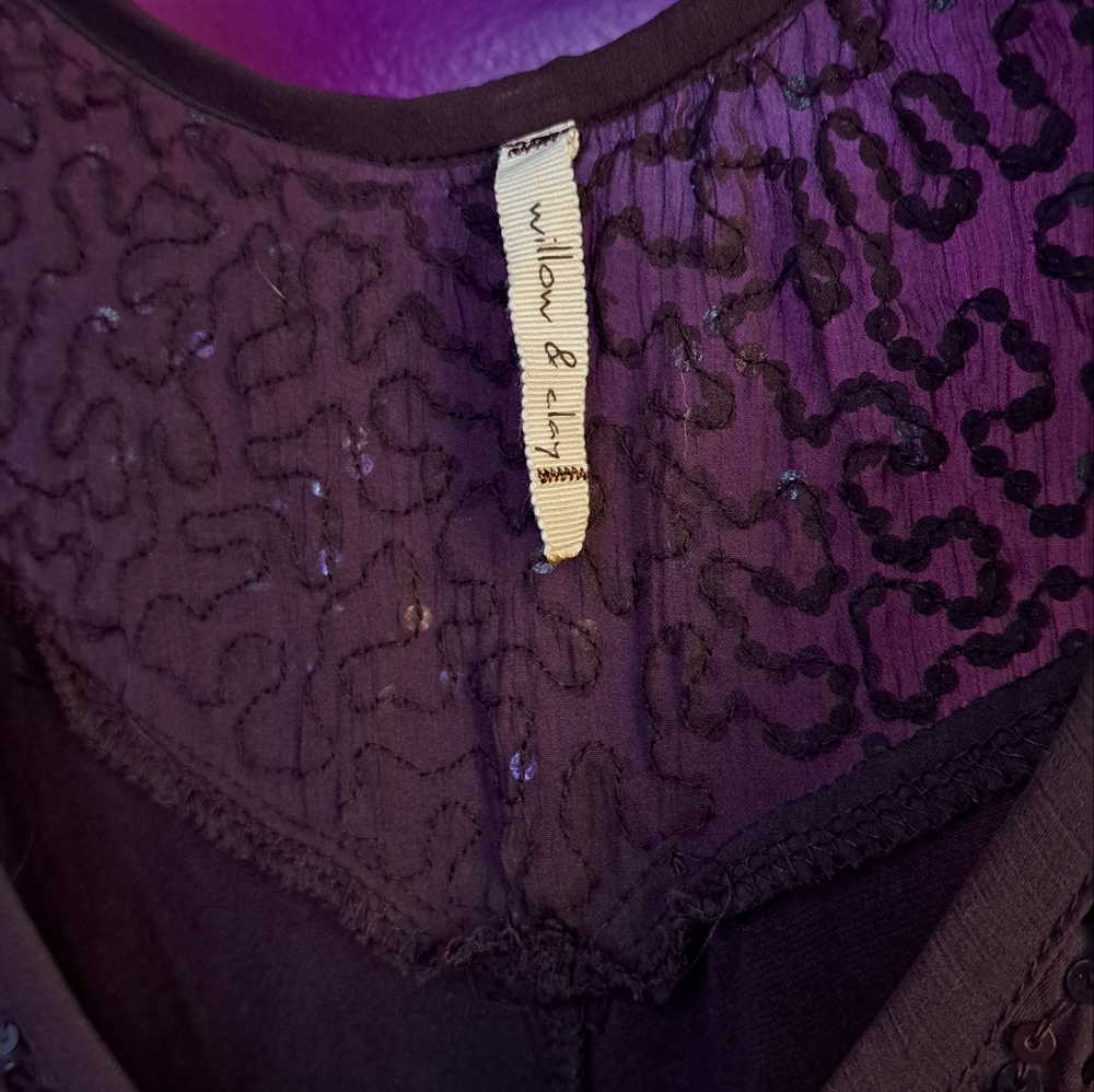 Willow & Clay Purple Sequin Sleeveless Top. Size Medium - Picture 3 of 7